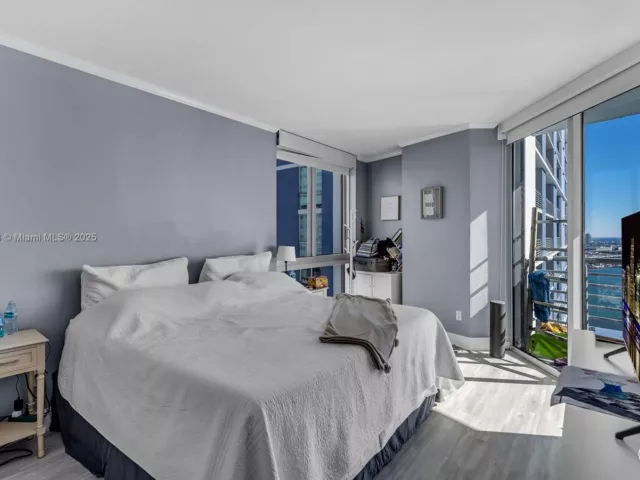 3-bedroom condo for sale in Miami - 325 S Biscayne Blvd 3726 - MondialRealty