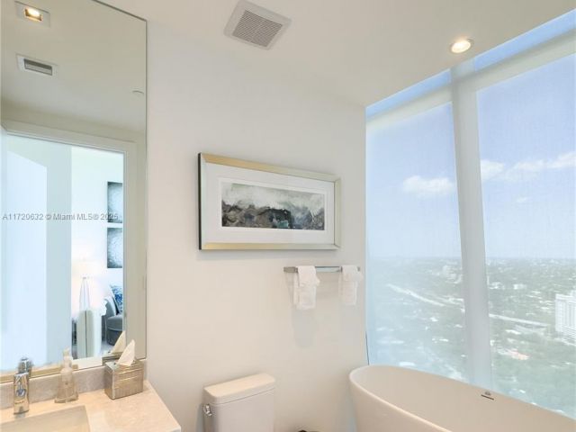 Apartment for sale  Unit #4503 - photo 5612594