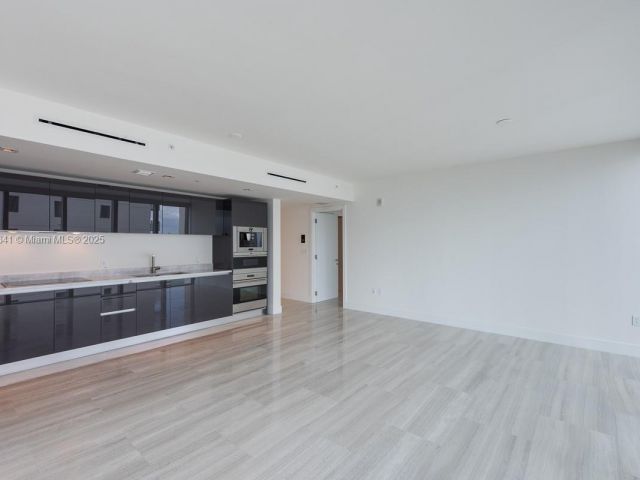 Apartment for sale  Unit #2103 - photo 5612581