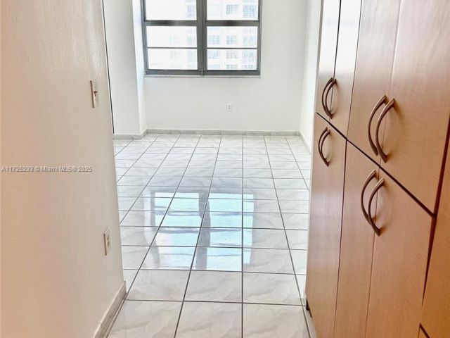 Apartment for rent  Unit #1011 - photo 5682214