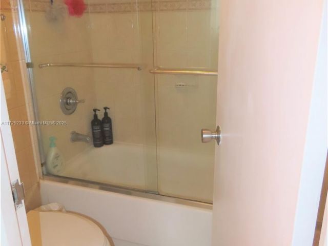 Apartment for rent  Unit #1011 - photo 5682215