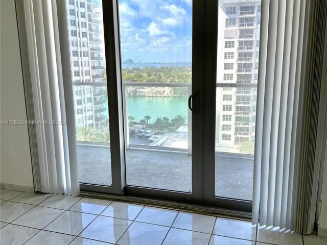 Apartment for rent  Unit #1011 - photo 5682226