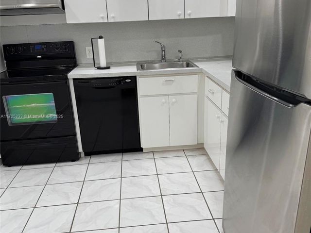 Apartment for rent  Unit #1011 - photo 5682227