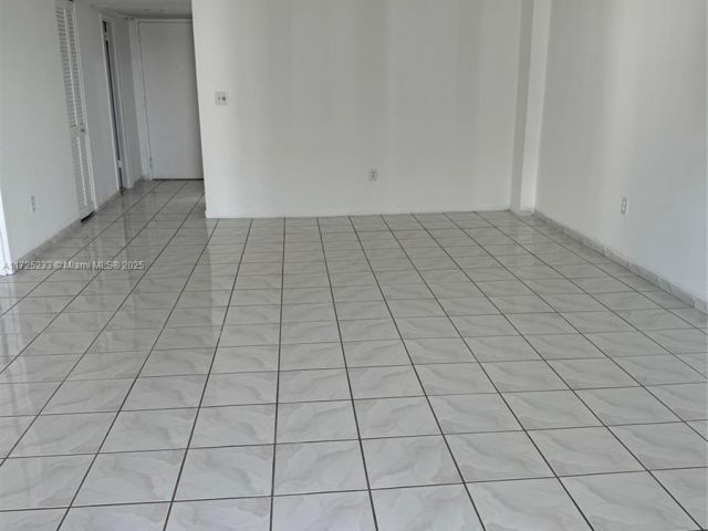 Apartment for rent  Unit #1011 - photo 7432538