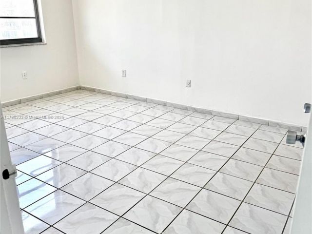 Apartment for rent  Unit #1011 - photo 7432541