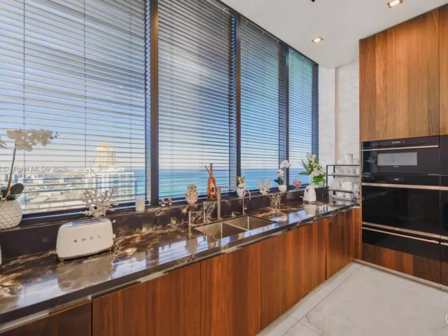 2-bedroom condo for sale in Sunny Isles Beach - 17141 Collins Ave 3602 - MondialRealty