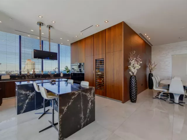 2-bedroom condo for sale in Sunny Isles Beach - 17141 Collins Ave 3602 - MondialRealty
