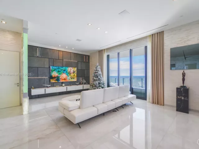2-bedroom condo for sale in Sunny Isles Beach - 17141 Collins Ave 3602 - MondialRealty