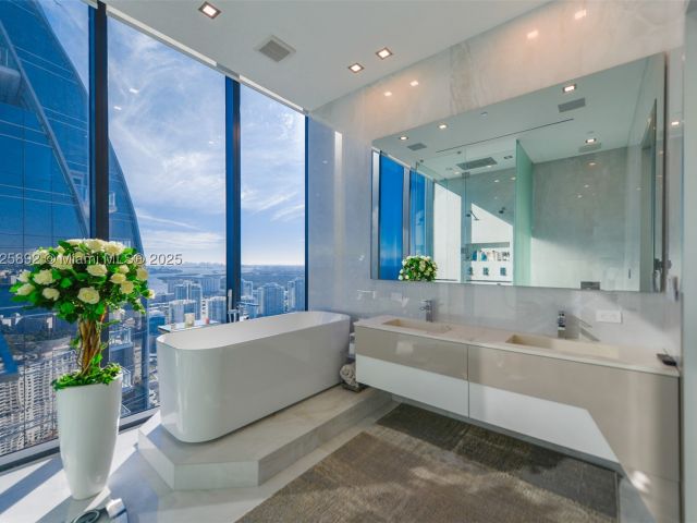 2-bedroom condo for sale in Sunny Isles Beach - 17141 Collins Ave 3602 - MondialRealty