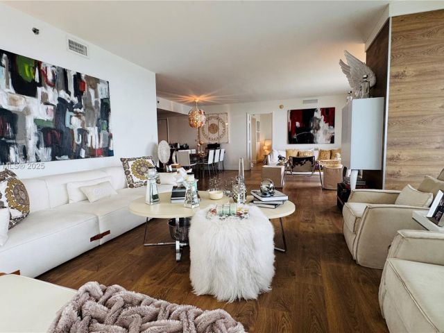 Apartment for sale  Unit #3510 - photo 5630290