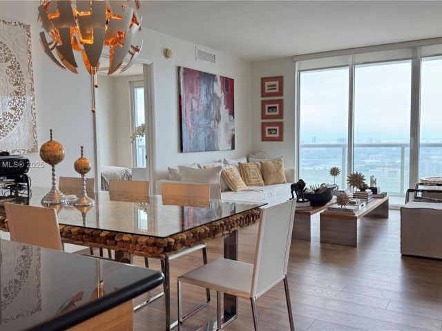 Apartment for sale  Unit #3510 - photo 5630296