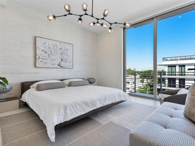 Apartment for sale  Unit #PH1 - photo 6262817