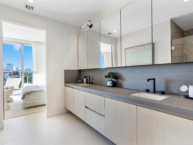 Apartment for sale  Unit #PH1 - photo 6262819