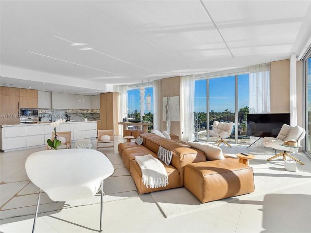 Apartment for sale  Unit #PH1 - photo 6262823