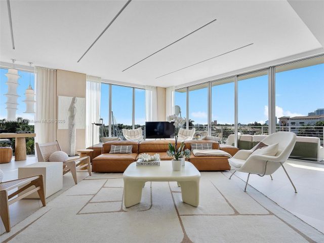 Apartment for sale  Unit #PH1 - photo 6262831