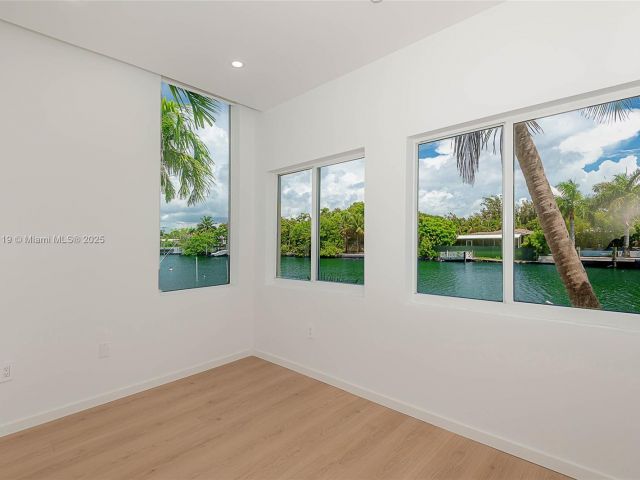 Home for rent at 1975 Calais Dr 5 - photo 5521380