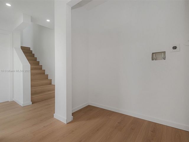 Home for rent at 1975 Calais Dr 5 - photo 5521382