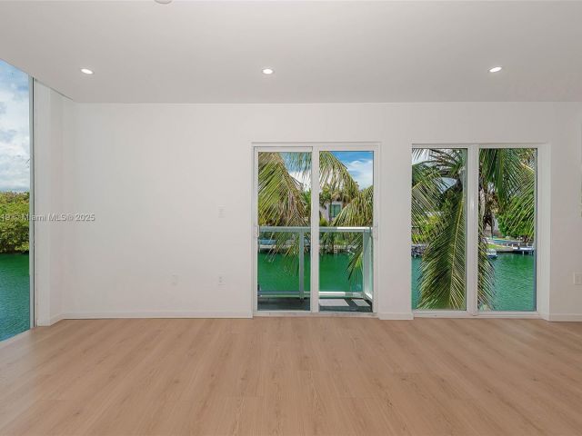 Home for rent at 1975 Calais Dr 5 - photo 5521383