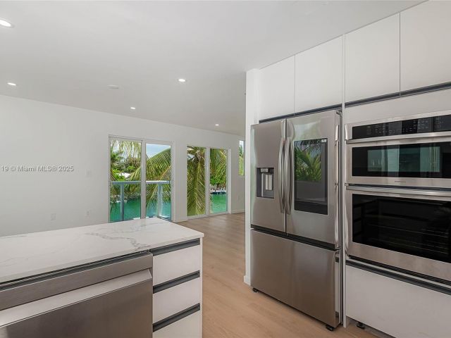 Home for rent at 1975 Calais Dr 5 - photo 5521388