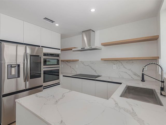 Home for rent at 1975 Calais Dr 5 - photo 5521389