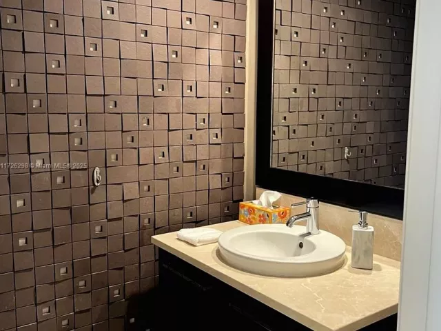 Apartment for sale  Unit #2008 - photo 5671086