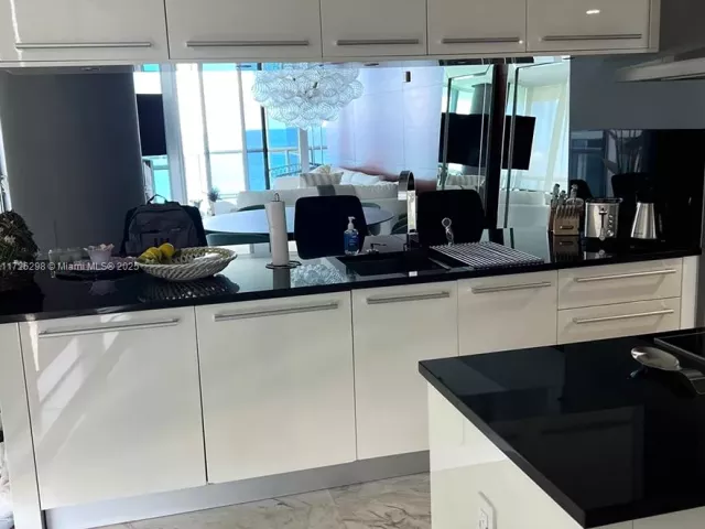 Apartment for sale  Unit #2008 - photo 5671089