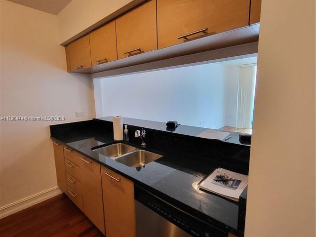 Apartment for sale  Unit #2409 - photo 5645327