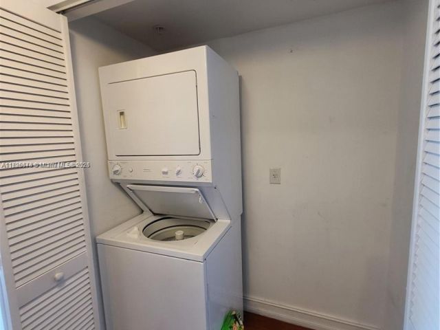 1-bedroom condo for sale in Miami - 31 SE 5th St 2409 - MondialRealty