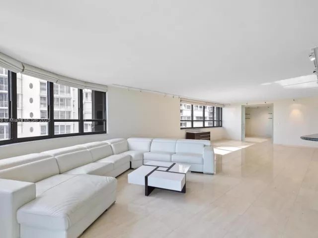 3-bedroom condo for sale in Bal Harbour - 10175 Collins Ave 502 - MondialRealty