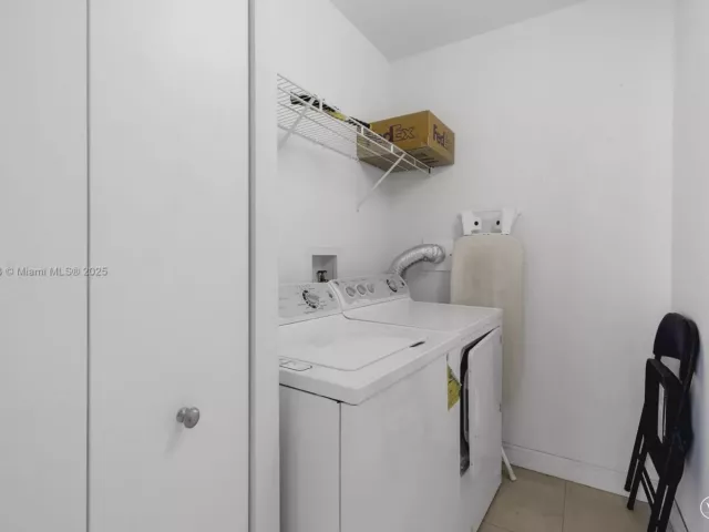 3-bedroom condo for sale in Bal Harbour - 10175 Collins Ave 502 - MondialRealty