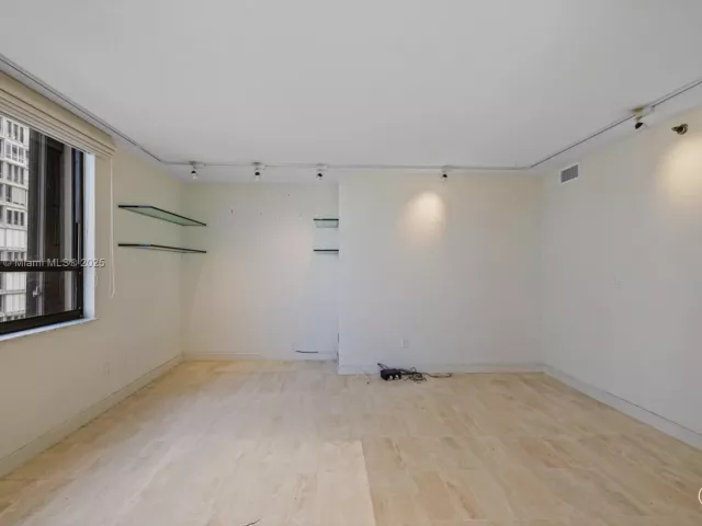 3-bedroom condo for sale in Bal Harbour - 10175 Collins Ave 502 - MondialRealty