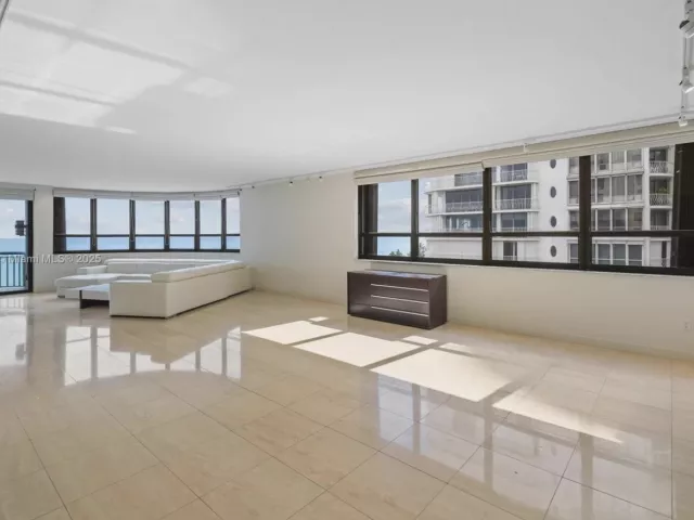 3-bedroom condo for sale in Bal Harbour - 10175 Collins Ave 502 - MondialRealty