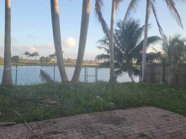 Home for sale at 571 SE 37th Pl - photo 5991748