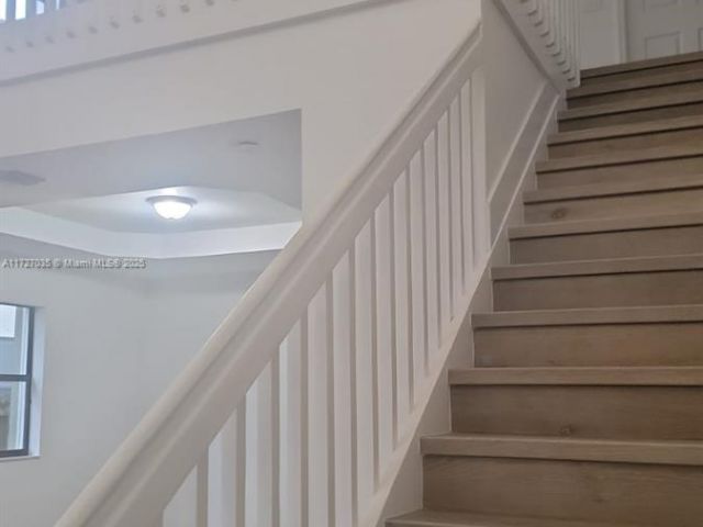 Home for sale at 571 SE 37th Pl - photo 5991756