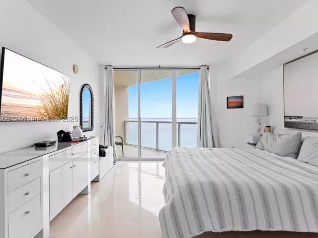 2-bedroom condo for sale in Sunny Isles Beach - 16699 Collins Ave 2709 - MondialRealty