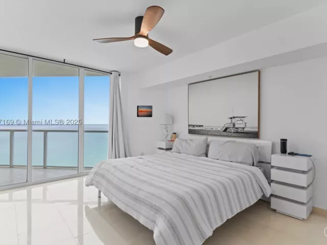 2-bedroom condo for sale in Sunny Isles Beach - 16699 Collins Ave 2709 - MondialRealty