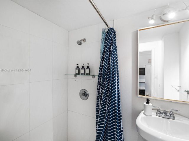 Home for rent at 1428 SW 11th Ter N/A - photo 5777984