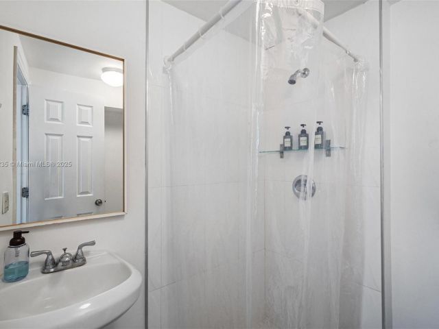 Home for rent at 1428 SW 11th Ter N/A - photo 5777985