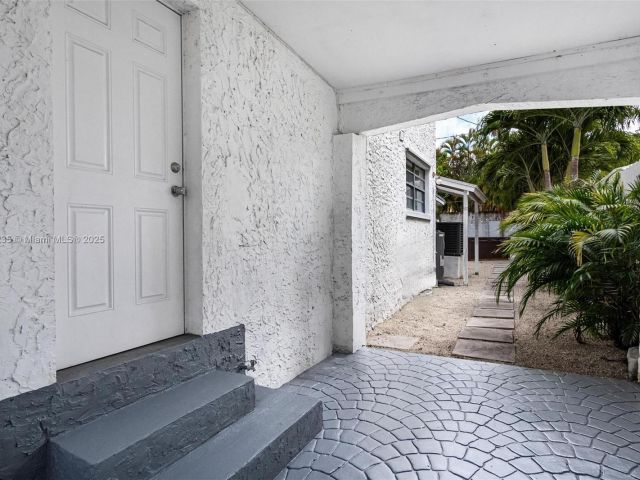 Home for rent at 1428 SW 11th Ter N/A - photo 5777989