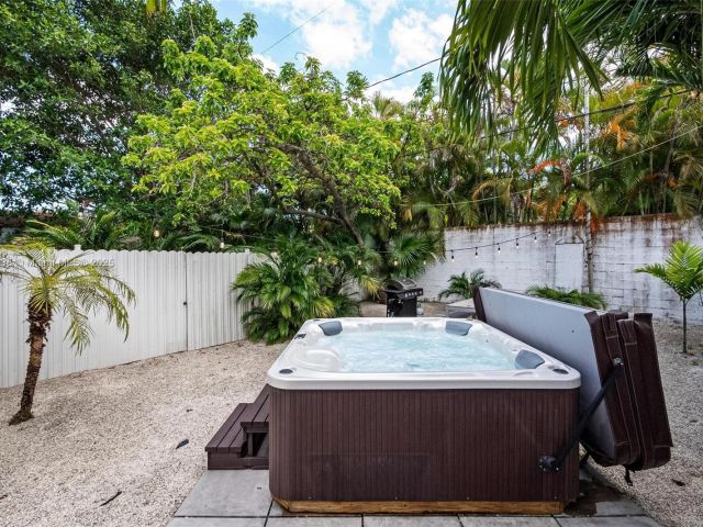 Home for rent at 1428 SW 11th Ter N/A - photo 5778001