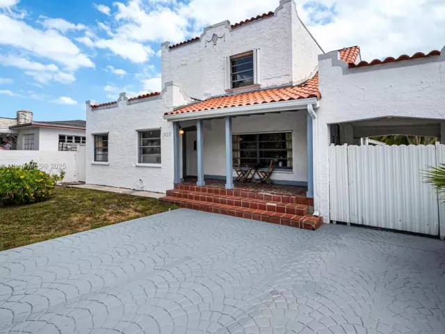 6-bedroom home for rent in Miami - 1428 SW 11th Ter N/A - MondialRealty