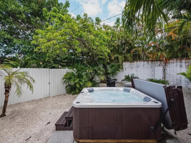 6-bedroom home for rent in Miami - 1428 SW 11th Ter N/A - MondialRealty