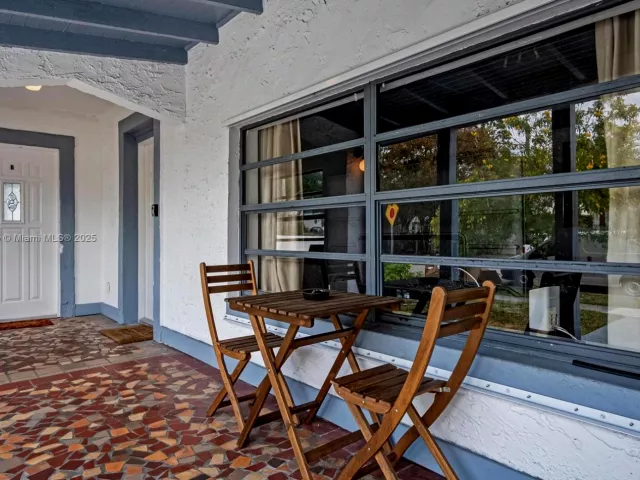 6-bedroom home for rent in Miami - 1428 SW 11th Ter N/A - MondialRealty