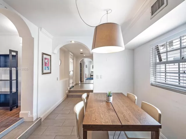 6-bedroom home for rent in Miami - 1428 SW 11th Ter N/A - MondialRealty