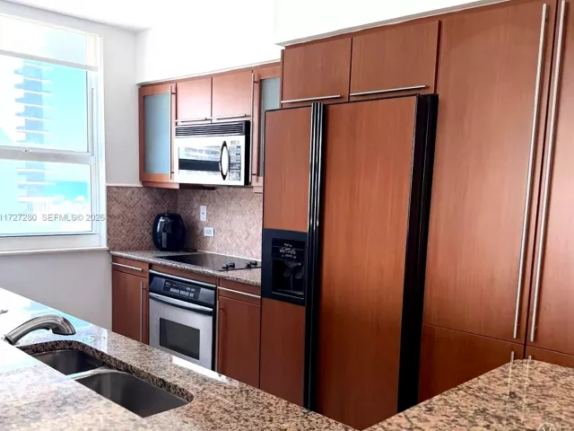 2-bedroom condo for rent in Hallandale Beach - 2080 S Ocean Dr 502 - MondialRealty