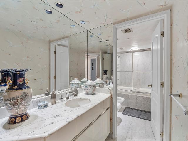 Apartment for sale  Unit #403 - photo 5689189