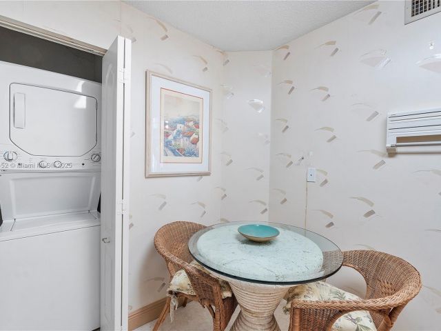 Apartment for sale  Unit #403 - photo 5689193