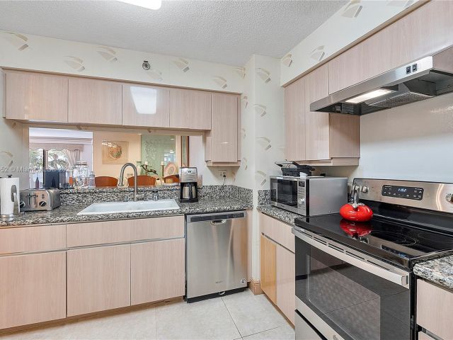 Apartment for sale  Unit #403 - photo 5689194