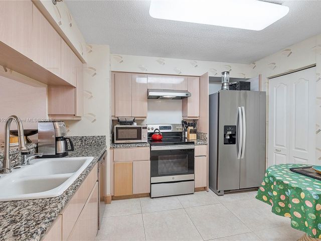 Apartment for sale  Unit #403 - photo 5689195