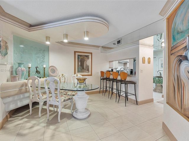 Apartment for sale  Unit #403 - photo 5689196